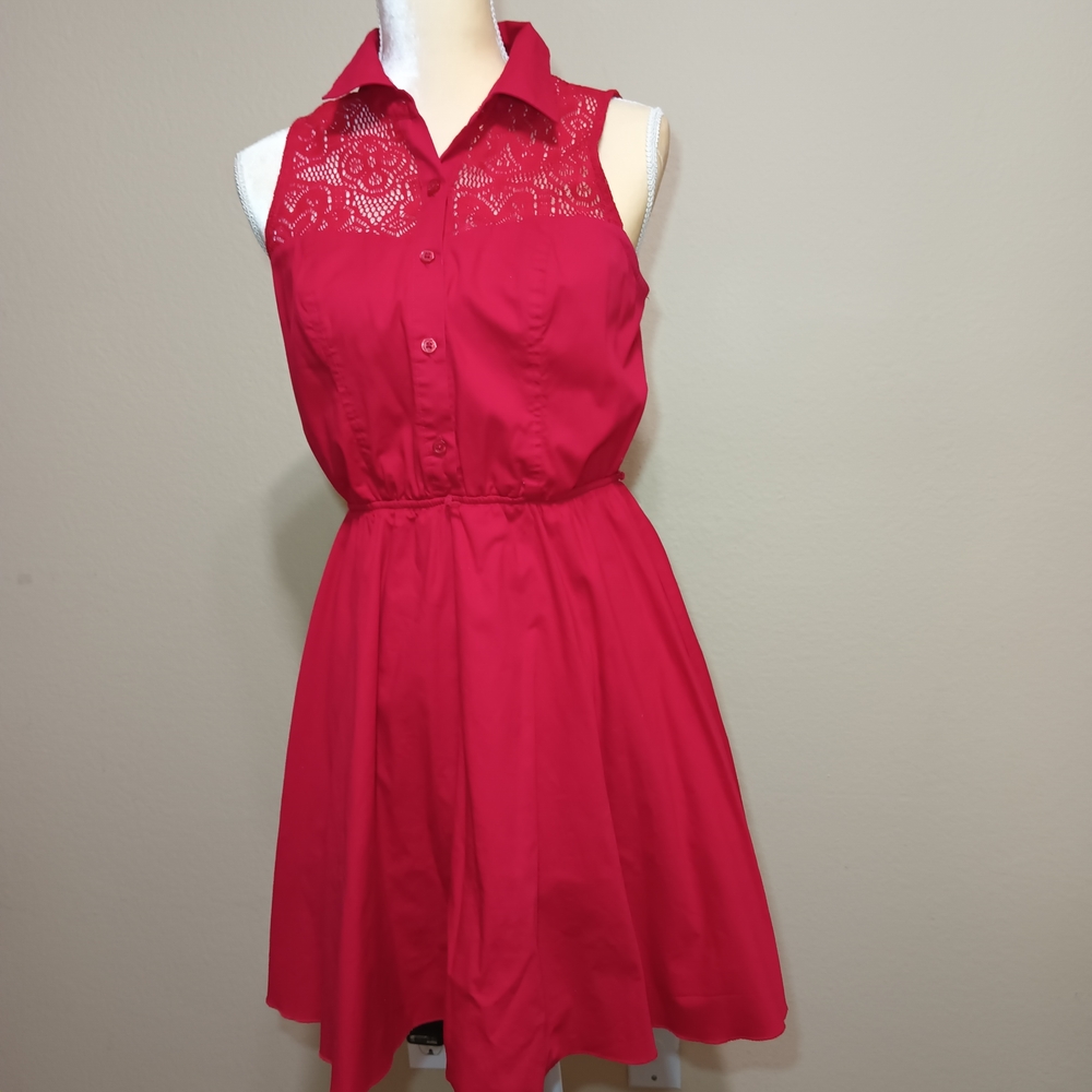 Elegant Red Sleeveless Dress - Picture 1 of 13
